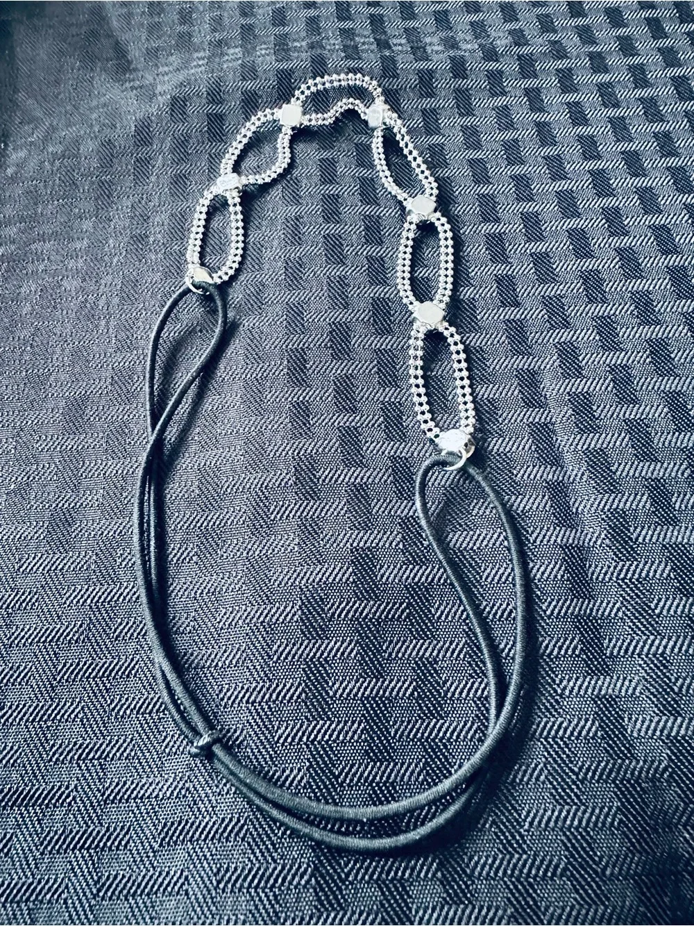 Elegant Crystal Loop headband - Silver Tone